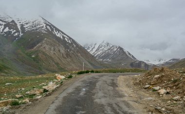 Ladakh, Jammu & Kashmir, Hindistan'da dağ manzarası.