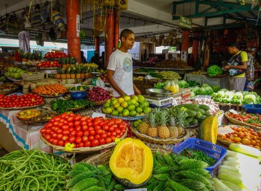 Port Louis, Mauritius - 13 Ocak 2017. Port Louis, Mauritius yerel pazar. Port Louis ülke ekonomik, kültürel ve siyasi merkezidir.