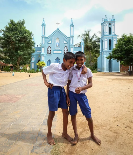 Colombo Sri Lanka Setembro 2015 Rapazes Fardados Brincar Pátio Escola — Fotografia de Stock