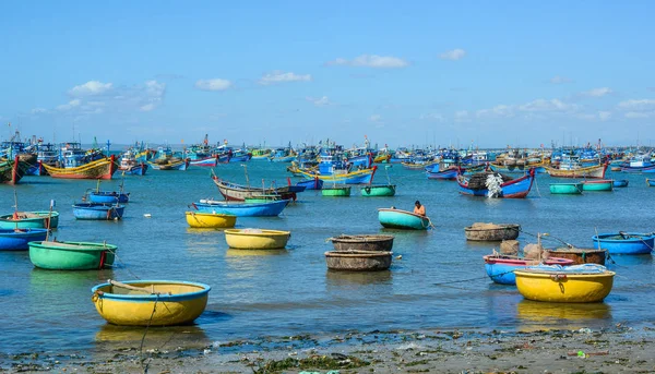 Нятранг Вьетнам Января 2016 Года Рыбацкие Лодки Море Нячанге Вьетнам — стоковое фото
