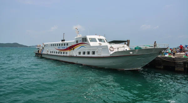 Kien Giang Vietnã Abril 2018 Uma Balsa Alta Velocidade Atracando — Fotografia de Stock