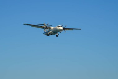 Phuket, Tayland - 4 Nisan 2019. Hs-Pzk Bangkok Airways Atr 72-600 Phuket Havaalanı yakınındaki kum plaj üzerinde iniş (Hkt).