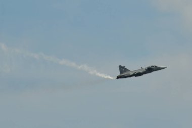 Singapur - 10 Şubat 2018. Saab Jas 39 Gripen Kraliyet Tay Hava Kuvvetleri (Rtaf) Changi, Singapur görüntülemek için uçan.