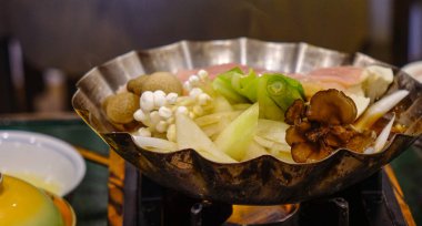 Nagoya, Japonya yerel restoranda akşam yemeği için Japon sıcak pot.