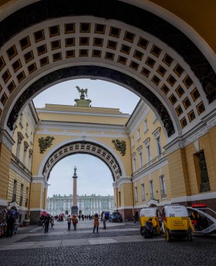 St. Petersburg, Rusya - 13 Ekim 2016. St Petersburg, Rusya şehir merkezinde bulunan eski binalar. Saint Petersburg, Rusya İmparatorluğu'nun başkentiydi..