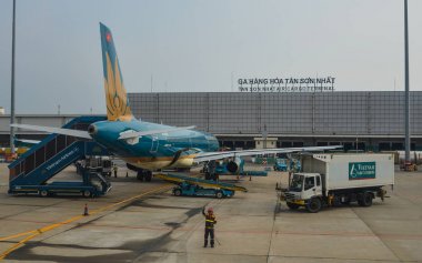 Ho Chi Minh City, Vietnam - 9 Eylül 2016. Ho Chi Minh City (Saygon), Vietnam'daki Tan Son Nhat Havaalanı'na yanaşmaya çıkan yolcu uçakları.