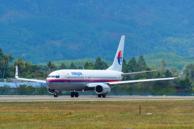 Langkawi, Malezya - 30. Malezya Havayolları bir Boeing 737-800 uçak (9m-Mlf) Langkawi Havaalanı (Lgk pist üzerinde taksi).