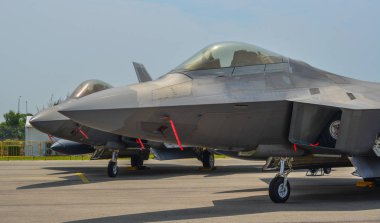 Singapur - 10 Şubat 2018. ABD Hava Kuvvetleri'ne ait Lockheed Martin F-22 Raptor uçakları Changi, Singapur'da sergileniyor.