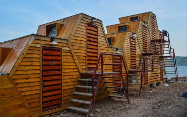 Kien Giang, Vietnam - 7 Nisan 2018. Kien Giang Nam Du Adası'nda küçük ahşap rustik kabin evleri, Vietnam.