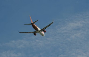 Langkawi, Malezya - 1 Mayıs 2018. Malezya'daki Langkawi Uluslararası Havaalanı'na (Lgk) inen bir yolcu uçağı.