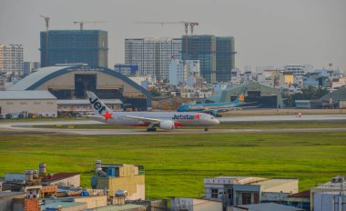 Saygon, Vietnam - 11. Saygon'daki Tan Son Nhat Havaalanı pistinde uçaklar (Ho Chi Minh City), Vietnam.