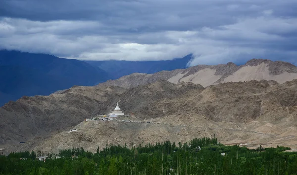 Mała Świątynia Górze Ladakh Indie Ladakh Jest Najwyższym Płaskowyżem Stanie — Zdjęcie stockowe