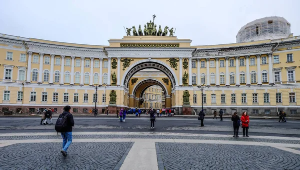 サンクトペテルブルク ロシア 10月 2016 ロシア サンクトペテルブルクの宮殿広場の眺め サンクトペテルブルクはロシア帝国の首都でした — ストック写真