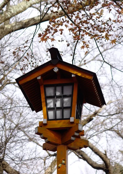 Lanterna Tradicional Japonesa Madeira Jardim Santuário Xintoísmo — Fotografia de Stock