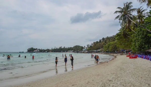 Kien Giang Vietnã Abril 2018 Pessoas Desfrutando Praia Ilha Nam — Fotografia de Stock