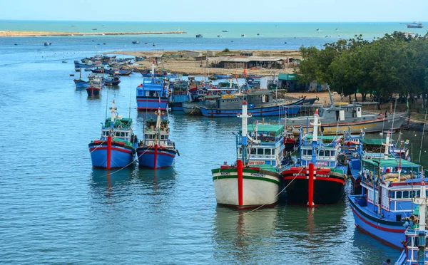 Нятранг Вьетнам Января 2016 Года Деревянные Лодки Причаливают Рыбацкому Порту — стоковое фото
