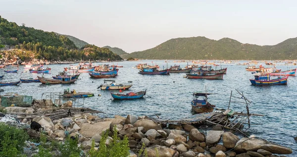 Fahajók Dokkoló Öbölben Nha Trang Vietnam — Stock Fotó