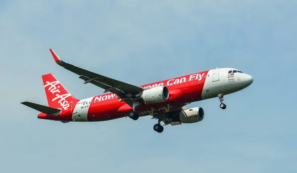 Kuala Lumpur Malasia Mayo 2018 Avión Airbus A320 Airasia Aterrizando — Foto de Stock