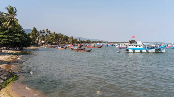 Barcos Madera Atracando Bahía Nha Trang Vietnam — Foto de Stock