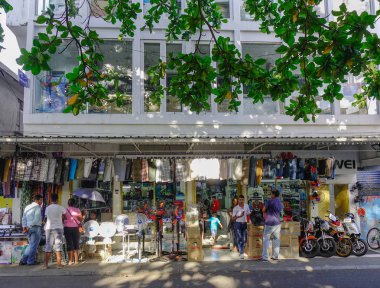 Port Louis, Mauritius - 13 Ocak 2017. Port Louis, Mauritius'ta bir market. Port Louis ülke ekonomik, kültürel ve siyasi merkezidir.