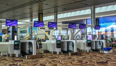 Singapur - Mar 28, 2019. Changi Havaalanı Terminal 4'teki Self Servis Check-in Kioskları (Sin). Terminal 4 resmen Ekim 2017'de açıldı.