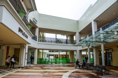 Nagoya, Japonya - 16 Mar 2018. Nagoya, Japonya'daki Mitsui Oulet Parkı. Bu Japonya'da en büyük ve en iyi outlet alışveriş merkezi alışveriş.