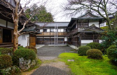 Koyasan'daki antik ahşap Budist tapınağı (Koya Dağı), Japonya.