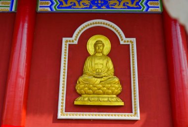 Harbin, Çin - 25 Şubat 2018. Harbin, Çin'de Çin pagoda Altın Buda. Harbin, Çin'in kuzeydoğusundaki Heilongjiang eyaletinin başkentidir..