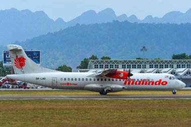 Langkawi, Malezya - 30. 9m-Lmr Malindo Air Atr 72-600 Langkawi Havaalanı pistinde taksi (Lgk).