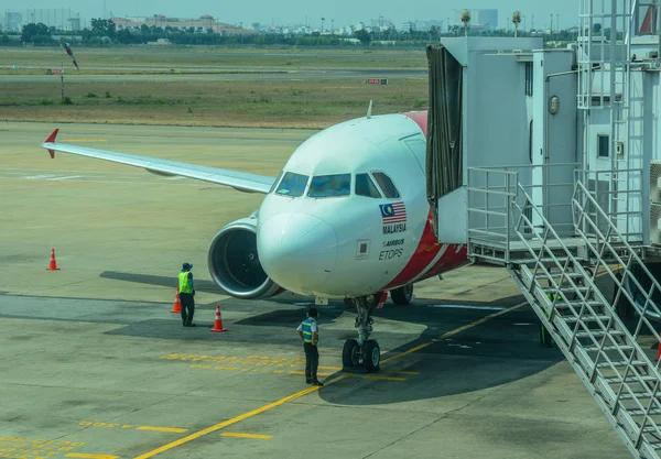 Chi Minh Ville Vietnam Mars 2016 Avion Passagers Accoste Aéroport — Photo
