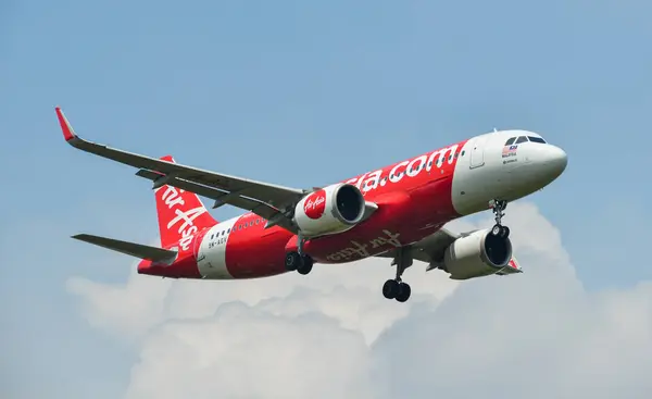 Kuala Lumpur Malasia Mayo 2018 Avión Airbus A320 Airasia Aterrizando — Foto de Stock