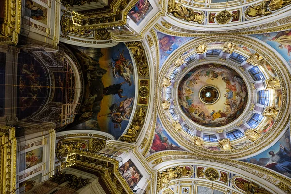 St. Petersburg, Rusya - 15 Ekim 2016. St Petersburg Saint Isaac Katedrali İçişleri, Rusya. Dünyanın en büyük ortodoks bazilikasıdır..