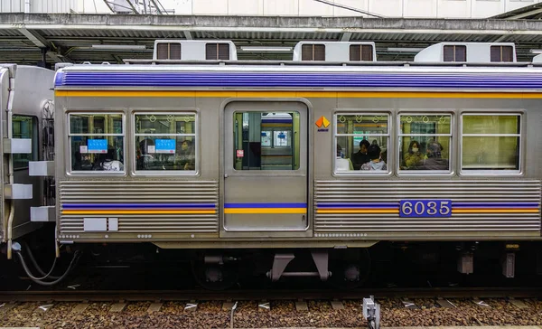 Osaka Giappone Novembre 2016 Treno Ferma Una Stazione Ferroviaria Sistema — Foto Stock