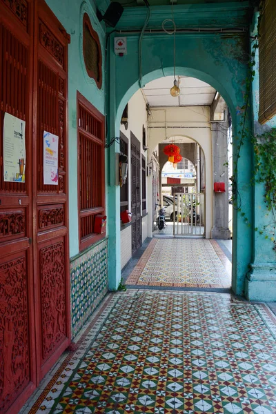 ジョージタウン マレーシア 2016年3月10日 マレーシア ジョージタウンの古い家のロビー ジョージタウンは 英国の植民地時代の建物中国のショップハウスやモスクで知られています — ストック写真