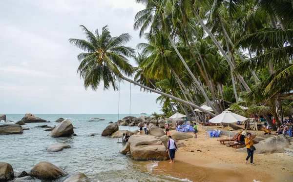 Kien Giang Vietnam Abril 2018 Los Turistas Disfrutan Playa Isla — Foto de Stock