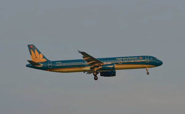 Bangkok Tailândia Abril 2018 Avião Airbus A321 Vietnam Airlines Aterrissando — Fotografia de Stock