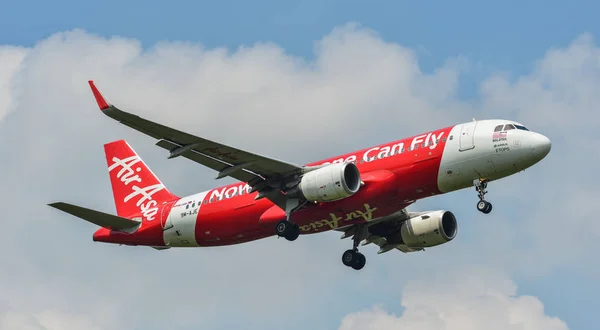 Kuala Lumpur Malasia Mayo 2018 Avión Airbus A320 Airasia Aterrizando — Foto de Stock