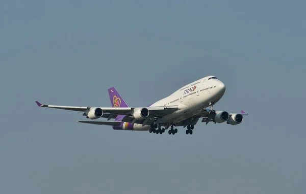 Bangkok Tailandia Abril 2018 Avión Boeing 747 Thai Airways Aterrizando — Foto de Stock