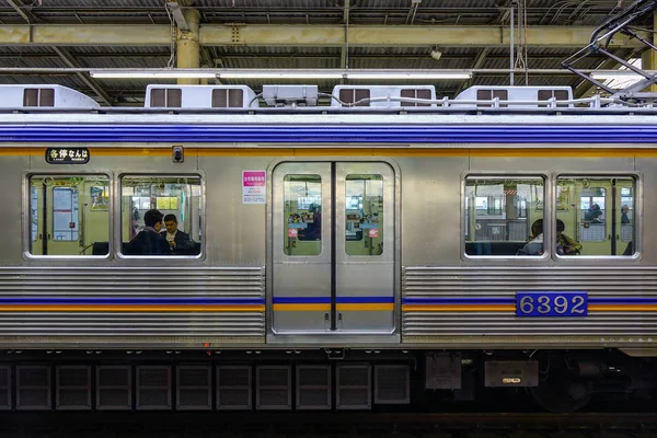오사카 2016년 11월 24일 주니어 기차역에 정차하는 일본의 시스템은 정시성 — 스톡 사진