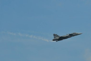 Singapur - 10 Şubat 2018. Saab Jas 39 Gripen Kraliyet Tay Hava Kuvvetleri (Rtaf) Changi, Singapur görüntülemek için uçan.