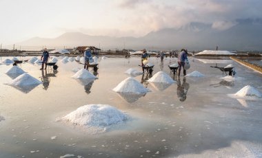 Nha Trang, Vietnam güneşli bir günde Tuz alanı.