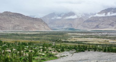 Ladakh, Jammu & Kashmir, Hindistan'da dağ manzarası.