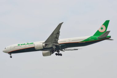 Saygon, Vietnam - 2 Şubat 2019. Eva Air bir Boeing 777-300er uçak (B-16740) Tan Son Nhat Havaalanı'na iniş (Sgn) Saygon (Ho Chi Minh City), Vietnam.