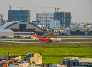 Saygon, Vietnam - 11. Saygon'daki Tan Son Nhat Havaalanı pistinde uçaklar (Ho Chi Minh City), Vietnam.