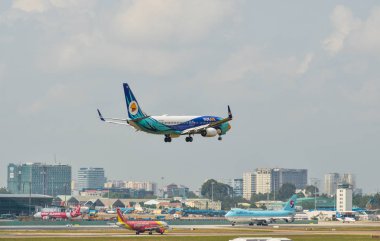 Saygon, Vietnam - 15 Nisan 2018. Saygon'daki Tan Son Nhat Havaalanı'na nokair iniş bir yolcu uçağı (Ho Chi Minh City), Vietnam.