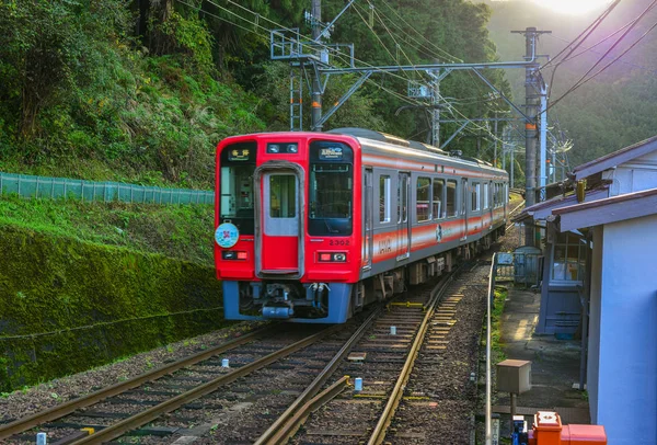 日本大阪 2016年11月24日 一列火车来到日本大阪的Koya山 火车站 — 图库照片