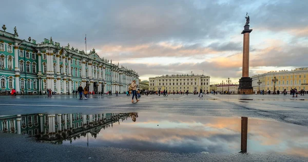 サンクトペテルブルク ロシア 10月 2016 サンクトペテルブルクの夕暮れ時の宮殿広場の眺め ロシア — ストック写真