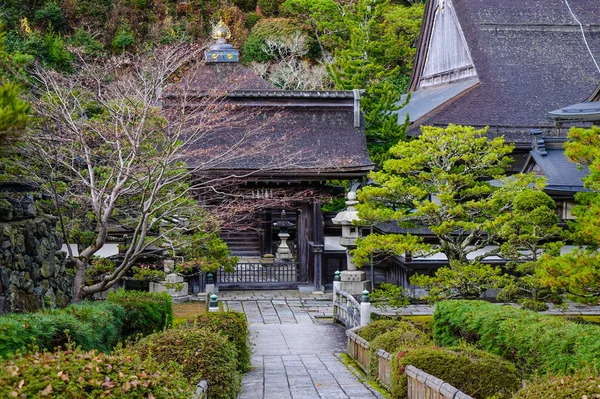 Osaka Japón Nov 2016 Antiguo Templo Budista Con Jardín Pinos — Foto de Stock