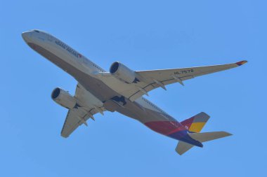 Kansai Havaalanı'ndan uçak kalkışı 