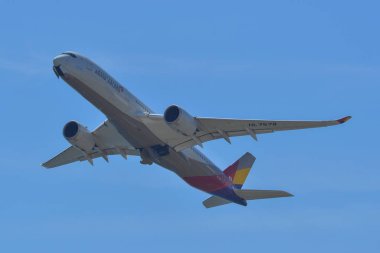 Kansai Havaalanı'ndan uçak kalkışı 